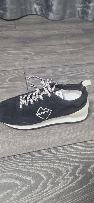 Adidasi Iceberg .