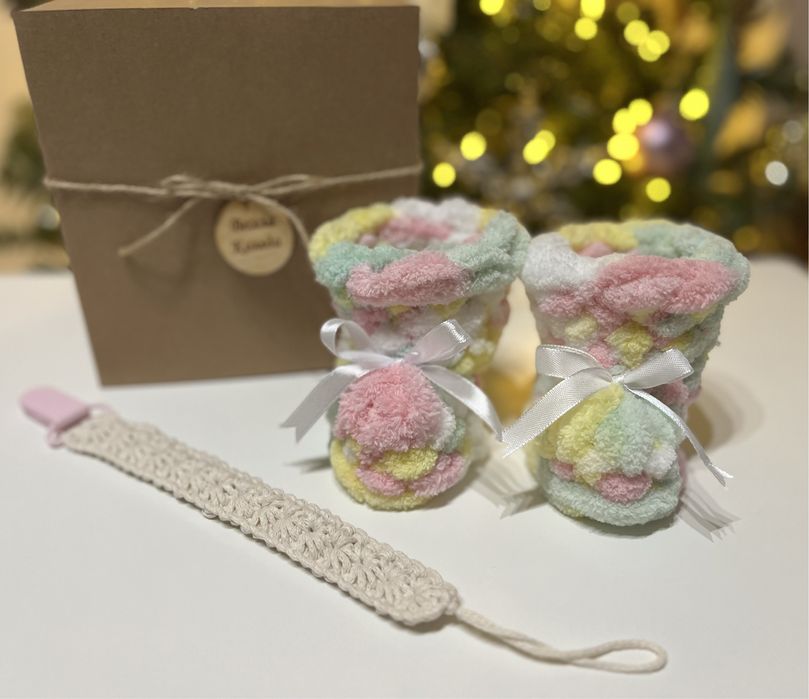 Ръчно изплетени бебешки пантофки