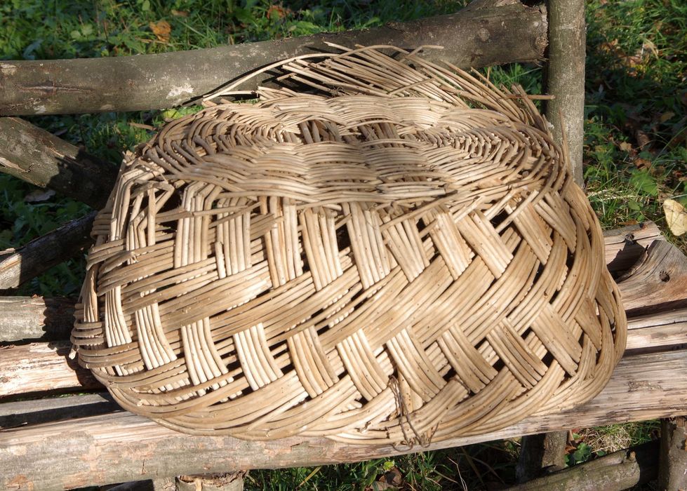 Стари плетени кошници и плетен кош