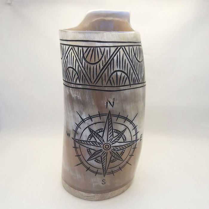 Чаши  от истински биволски рог и гравюри с викингски мотиви, тип халба