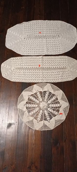 Ръчно плетени покривки и карета на една кука