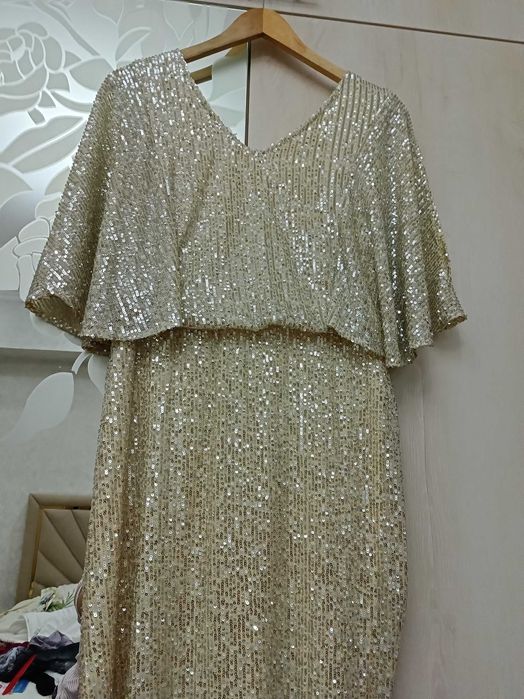 Продам платье праздничное