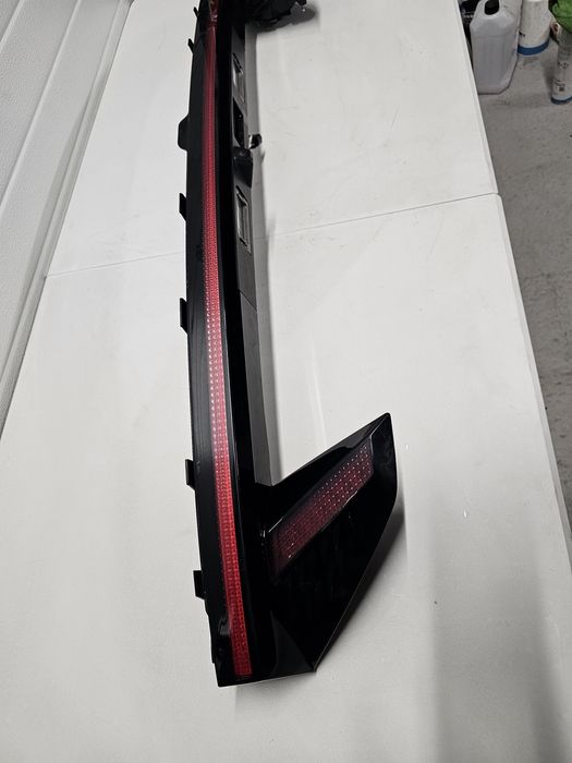 Stop spate central hayon Hyundai Tucson 4 cod : 92403N7120