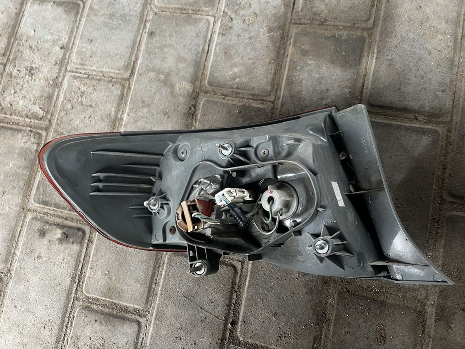 Правый фонарь на Toyota Corolla E150