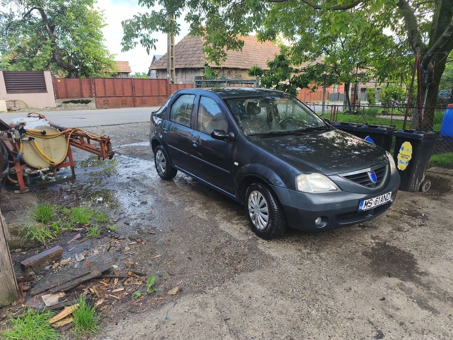 Vând Dacia Logan