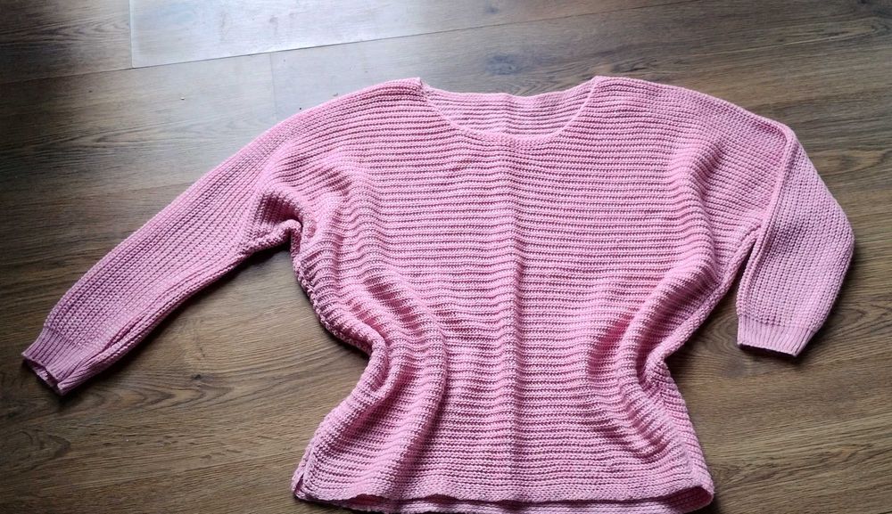 Два красиви пуловера с прилеп ръкав, размер М, отлични