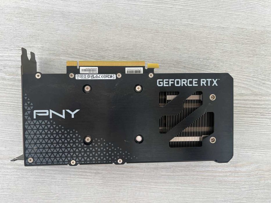 PNY GeForce RTX 3050 8GB мощная видеокарта