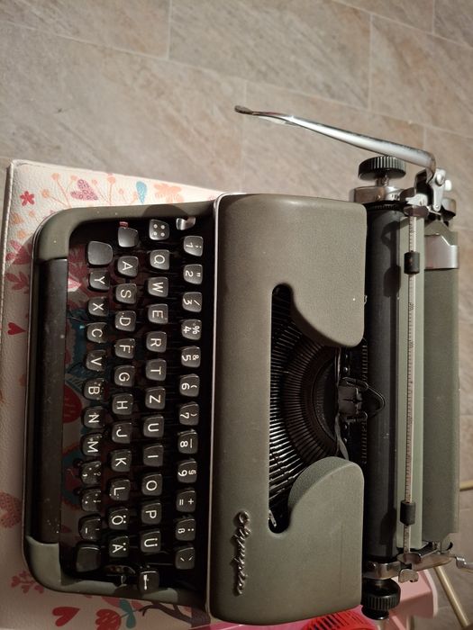 De vanzare 2 masina de scris vintage