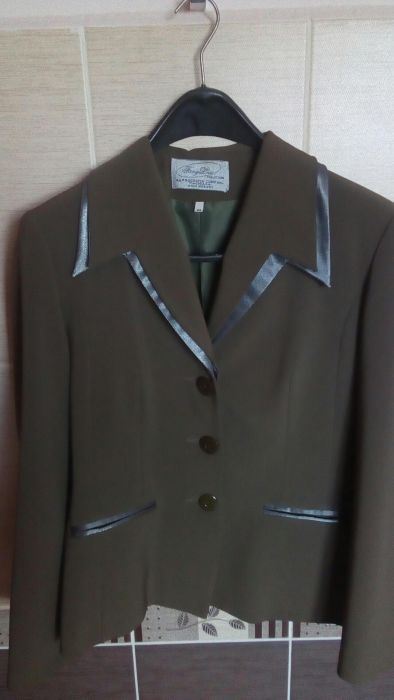 Costum femei 2 ori folosit,marimea 42.