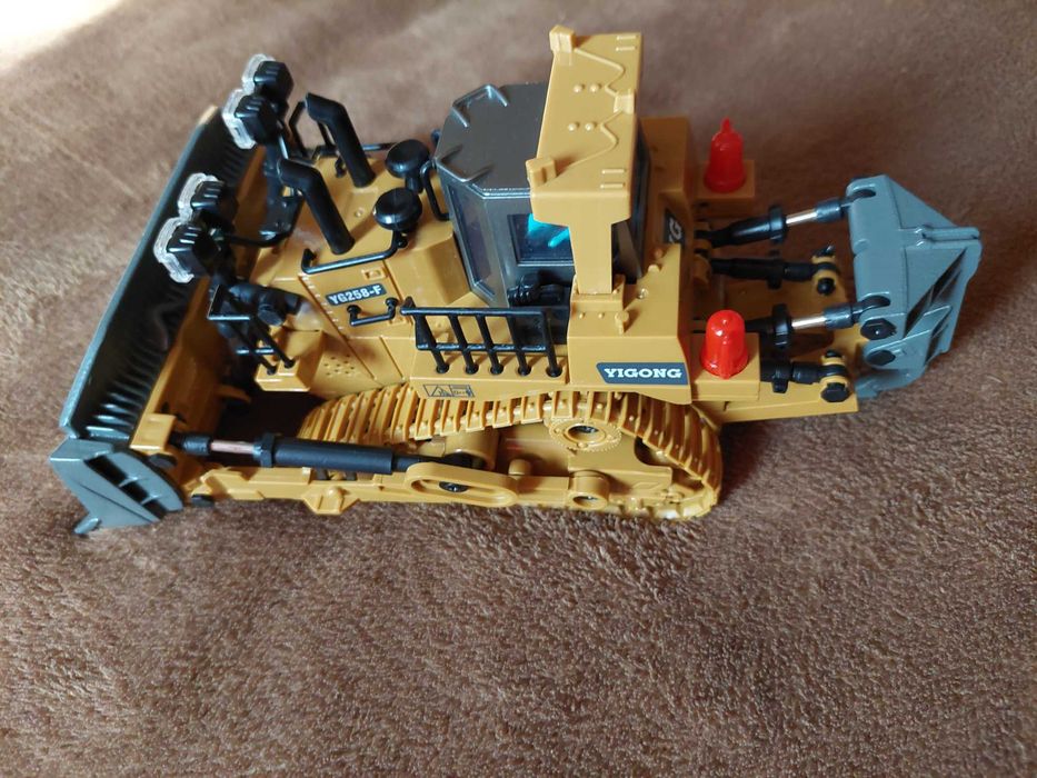 RC булдозер с дистанционно управление