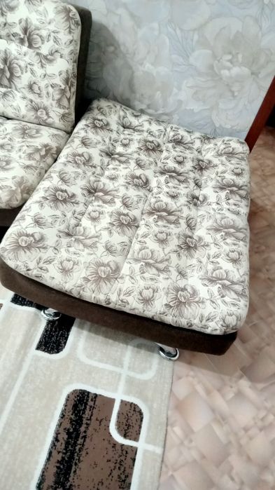 Срочно продам диван + кресло