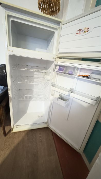 Продам два холодильника