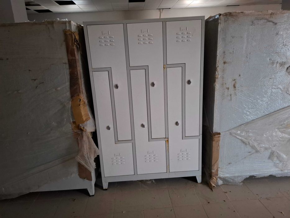 Металлический шкаф