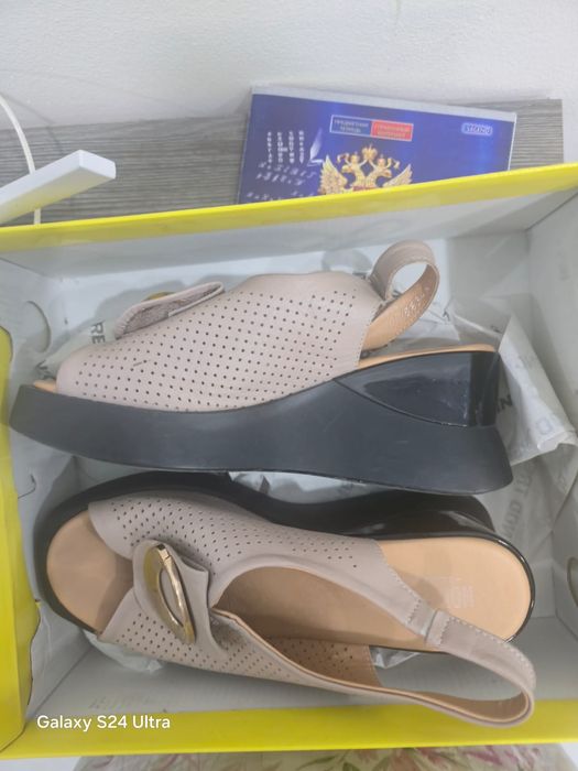 Продам женские босоножки