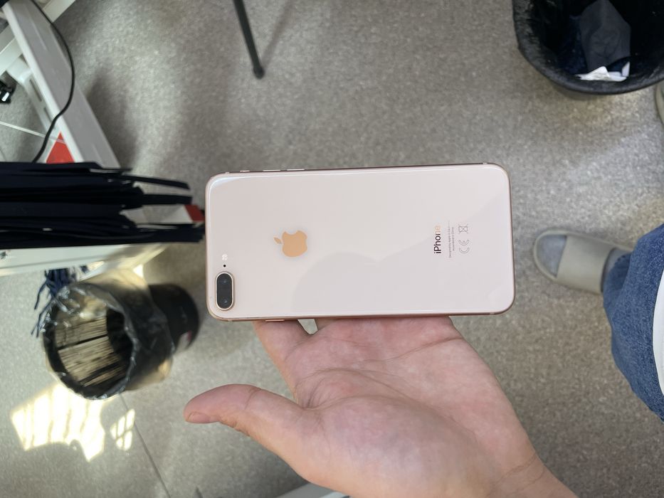 Продам айфон 8+ 128гигов