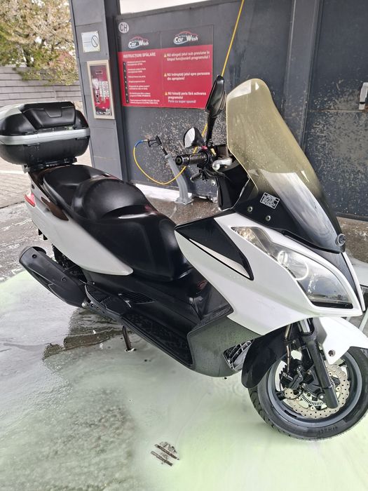 Kymco Downtown 300 + husa + 2 casti cadou (una nepurtata)