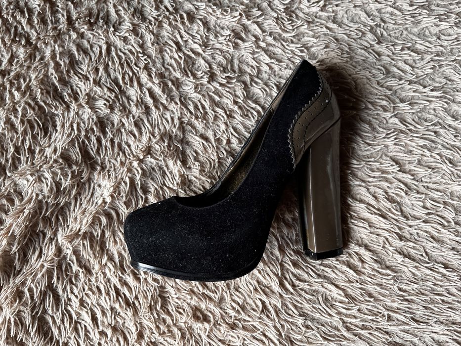 Женские босоножки и туфли