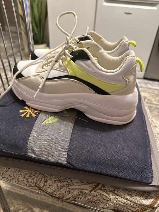 Pantofi sport foarte comozi