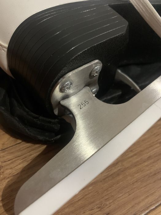 Коньки женские р40