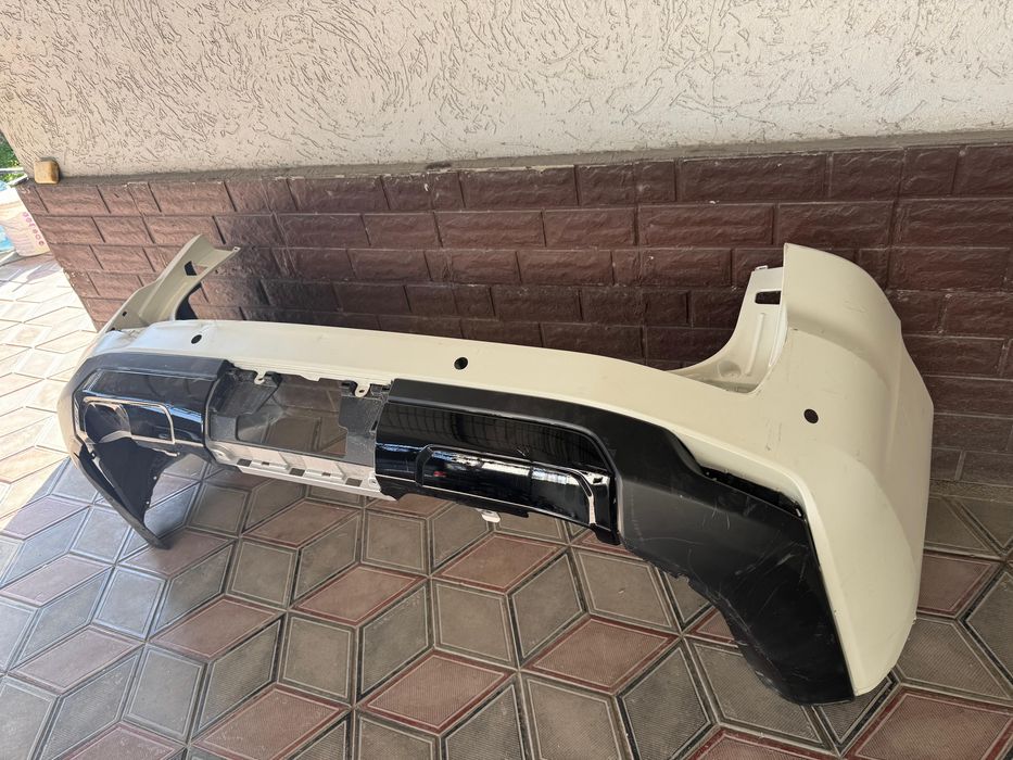 Продам задний бампер на LC 300