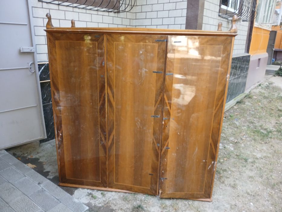 Shkaf bor tezlikda sotiladi