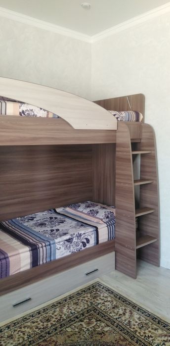 Кровать двухьярусная