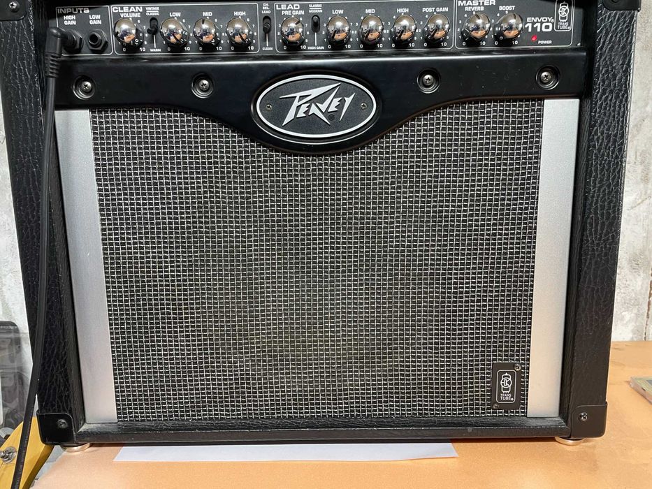 Продам гитарный комбоусилитель Peavey Envoy 110