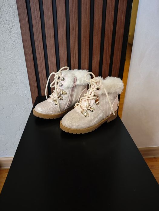 Продам детскую обувь