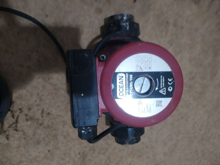 Насос водиной в рабочем состоянии