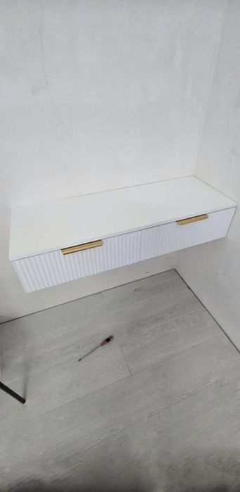 подвесная консоль