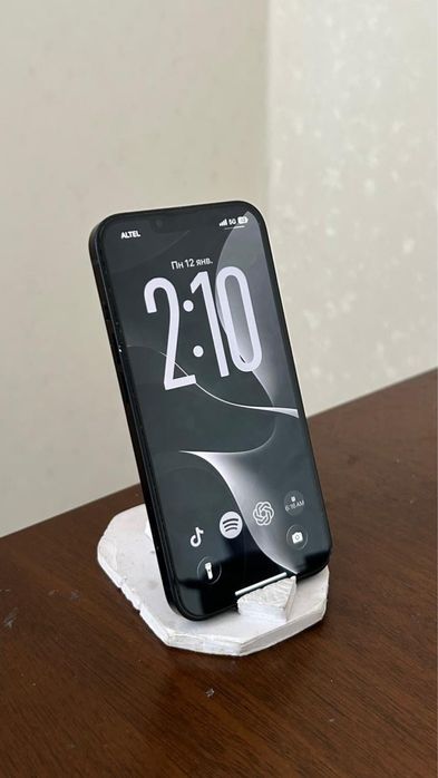 Продам iPhone 13