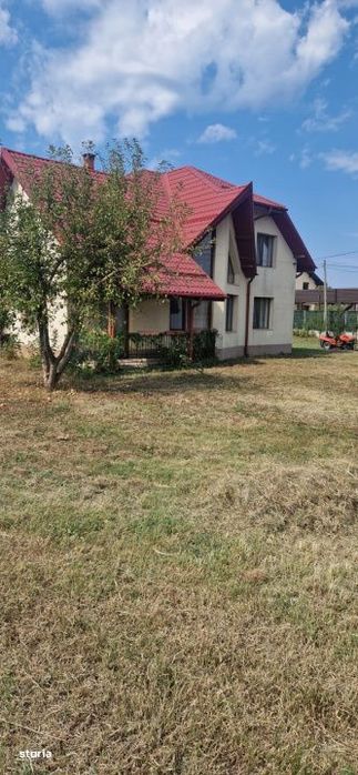 Casa P+M Bascov stradal