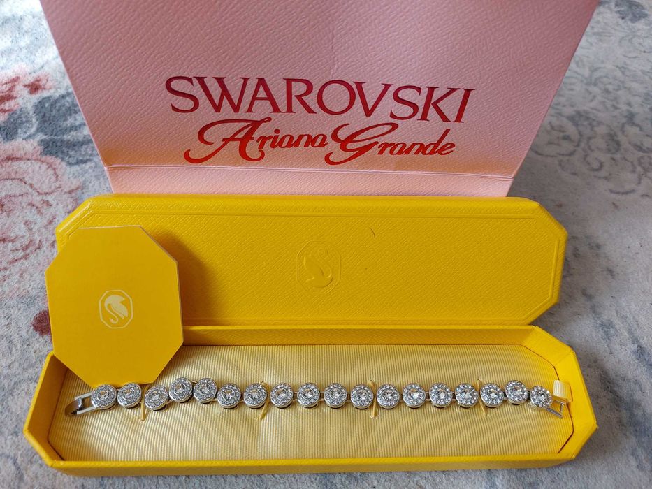 Bratarai cu strasuri inimioare in cutie cadou Swarovski
