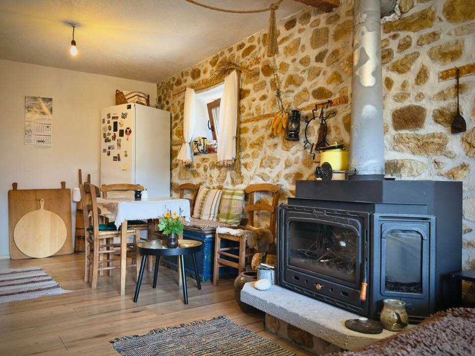 Нощувки в автентична родопска къща с камина/село Беден, Девинско/