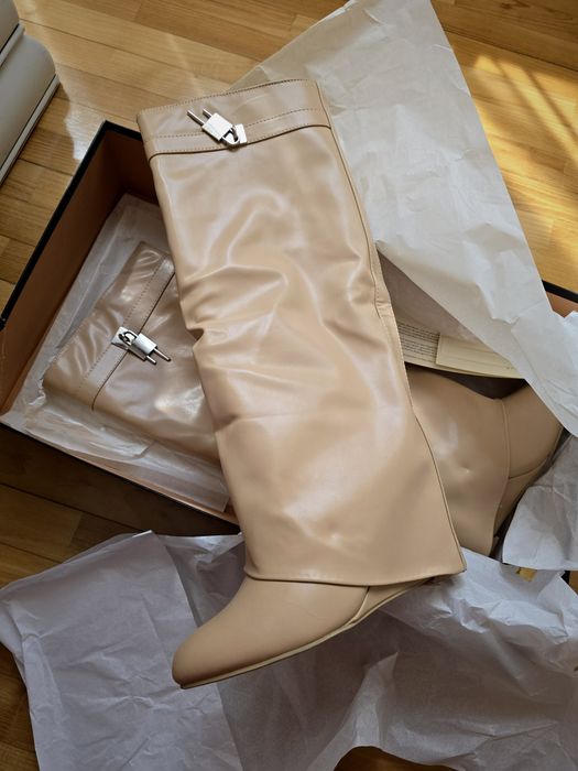 Cizme piele bej cu lacat