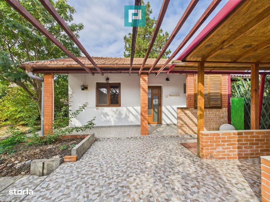 Casă cu o cameră, teren 350 mp în Subcetate