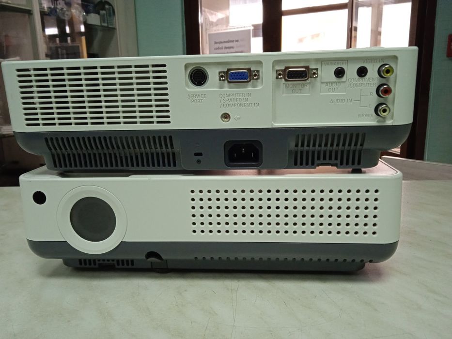 Продам проектор. Sanyo
