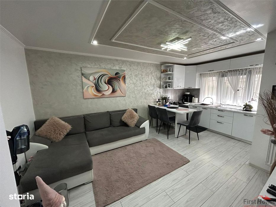 Apartament cu 3 camere  de vanzare, zona Comisia Centrala