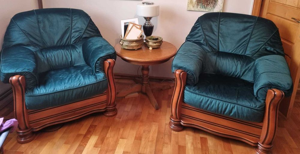 Execut retapitare de paturi, canapele si fotolii.