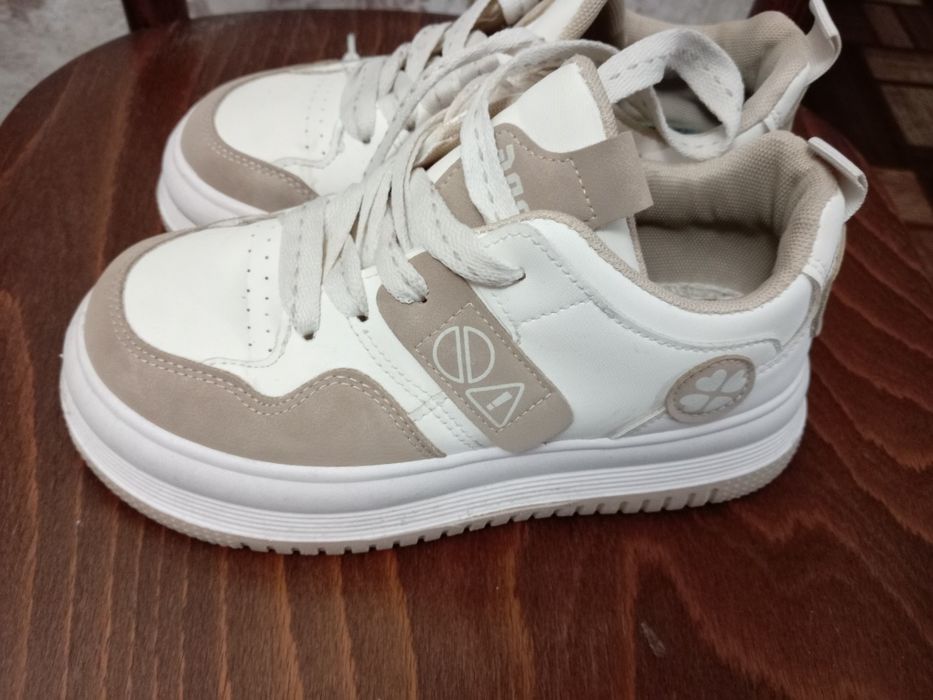 Кроссовки б/у в отличном состоянии.