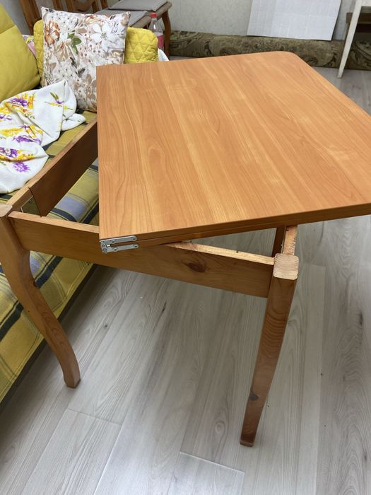 Продам деревянный стол