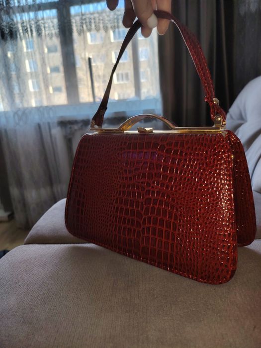 Продам сумку лакированная