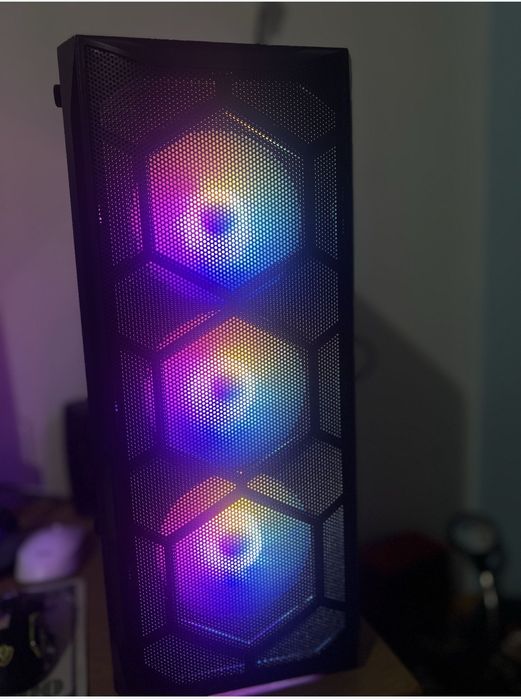 Calculator de gaming. Ansamblat de 2 luni