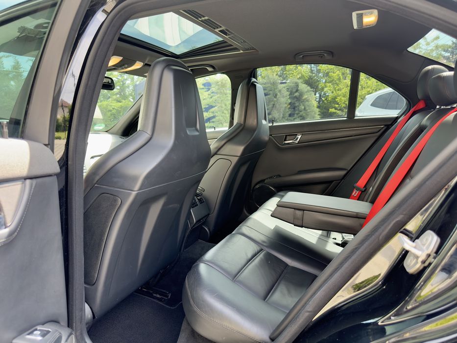 Pret 25.000 E Mercedes-Benz C63AMG 2010 476 CP EXTRA FULL Variante