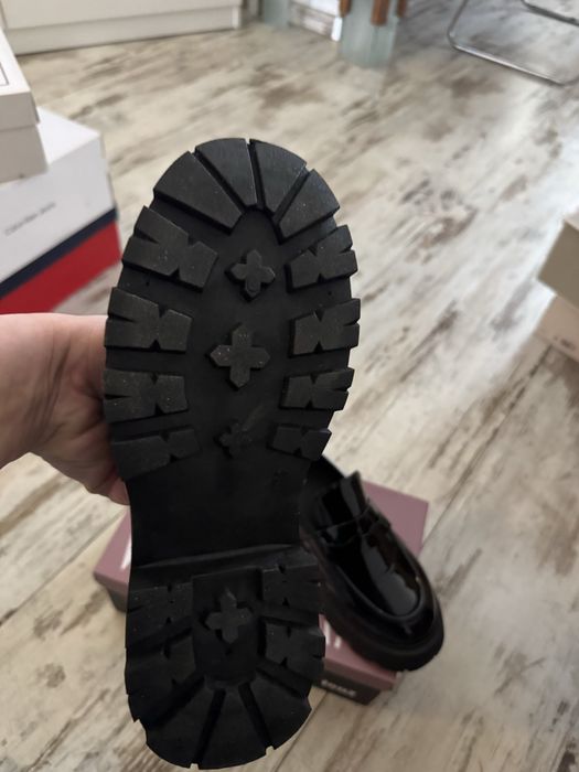 Лоуфъри тенденз лачени