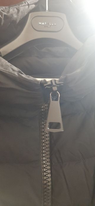 Пуховик с глубоким капюшоном