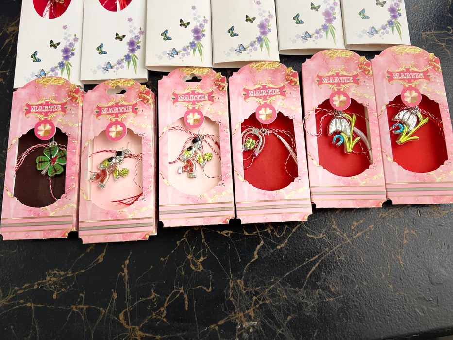 Mărțișoare diferite modele