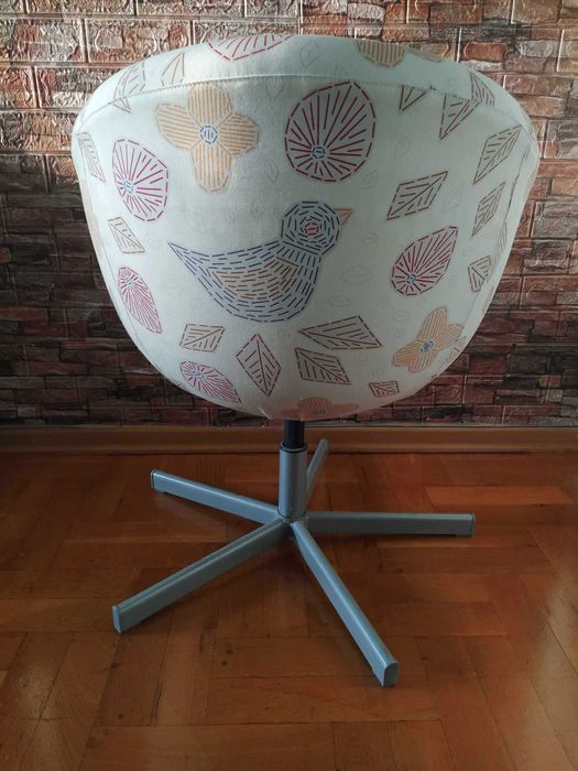 Яйцевиден въртящ се стол SKRUVSTA IKEA