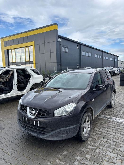 Dezmembram Nissan Qashqai +2 1.6 benzina din 2010