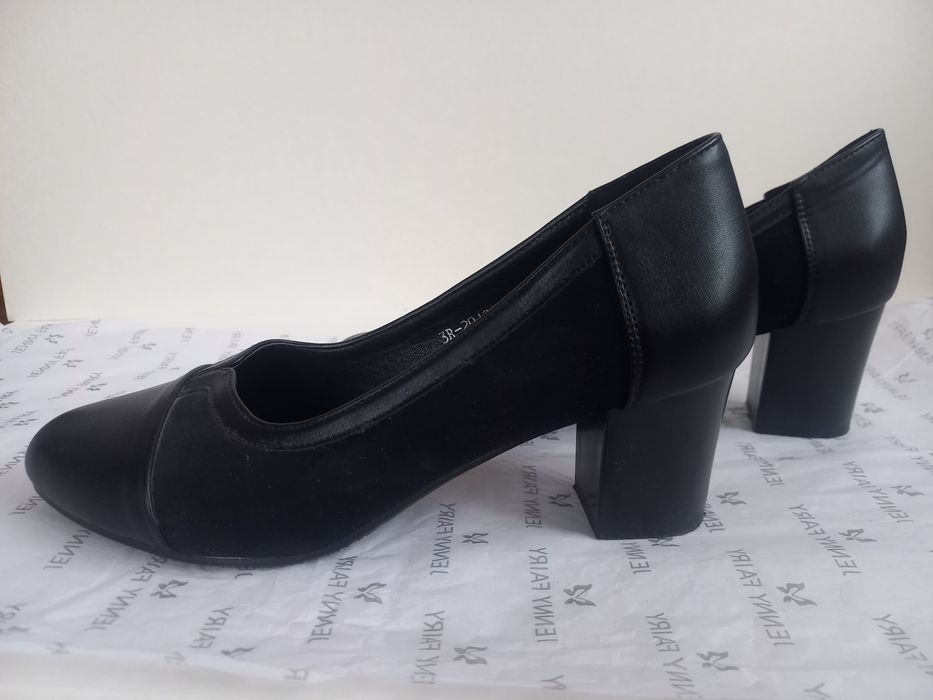 Обувки на нисък ток